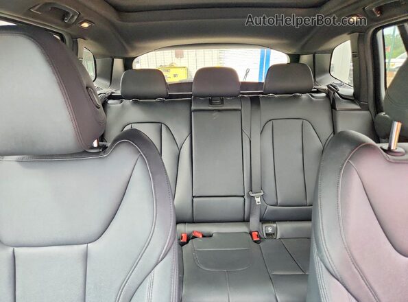 5UXTR7C58KLF26916 2019 BMW X3 White უკანა სავარძლების ხედი