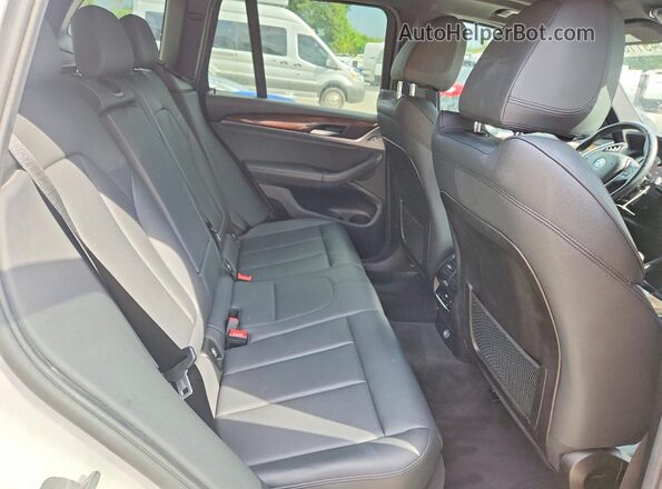 5UXTR7C58KLF26916 2019 BMW X3 White უკანა სალონის ხედი