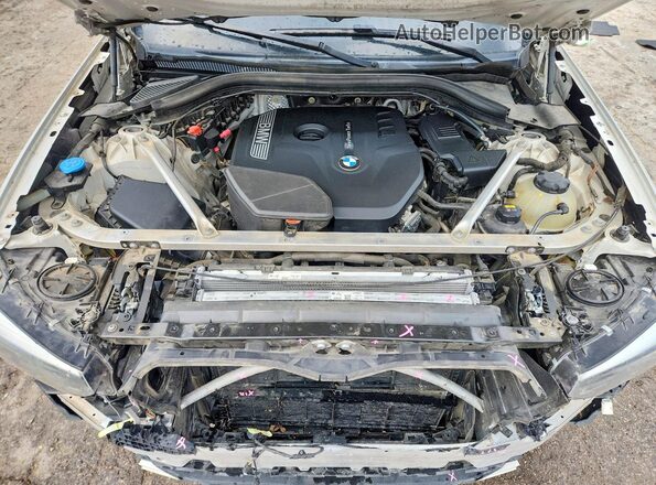 5UXTR7C58KLF26916 2019 BMW X3 White ძრავის განყოფილების ხედი