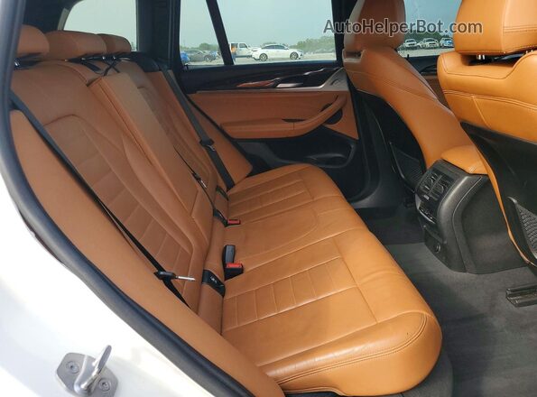 5UXTR7C59KLE93750 2019 BMW X3 White Widok wnętrza z tyłu