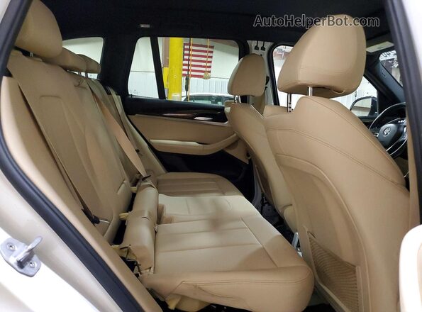5UXTR9C50JLC81801 2018 BMW X3 White Widok wnętrza z tyłu