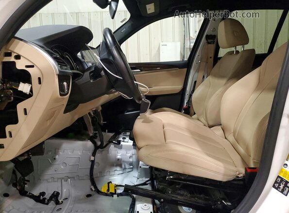 5UXTR9C50JLC81801 2018 BMW X3 White Widok wnętrza z przodu