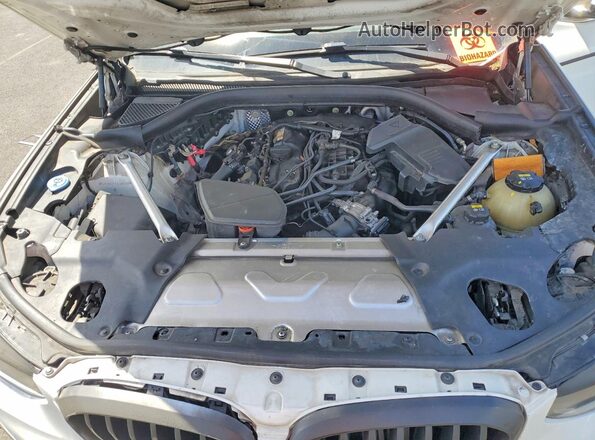 5UXTR9C51JLC80592 2018 BMW X3 White უკანა სალონის ხედი