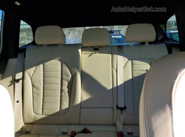 5UXTR9C53JLC75569 2018 BMW X3 White Հետևի նստատեղերի տեսք