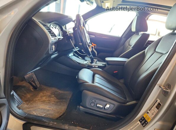 5UXTR9C53JLD73260 2018 BMW X3 Silver Widok wnętrza z przodu