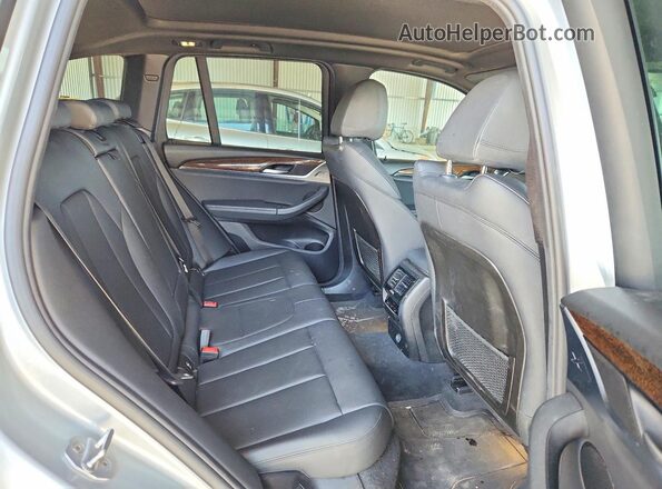 5UXTR9C53JLD73260 2018 BMW X3 Silver Widok tylnych siedzeń