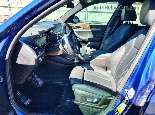 5UXTR9C53KLP95575 2019 BMW X3 Blue Vista interior delantera