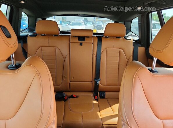 5UXTR9C55JLC81230 2018 BMW X3 Black Widok tylnych siedzeń