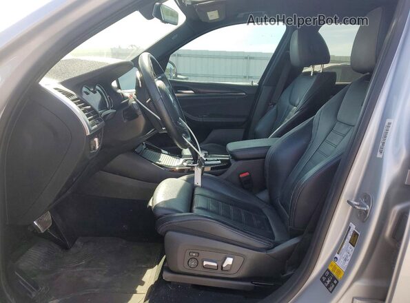 5UXTR9C55JLC82569 2018 BMW X3 Серебряный Вид салона спереди