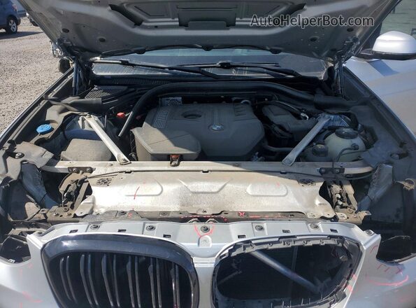 5UXTR9C55JLC82569 2018 BMW X3 Серебряный Вид подкапотного пространства