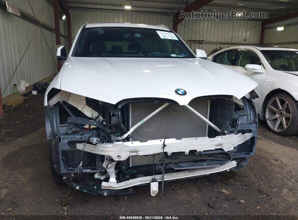 5UXTR9C55JLD64947 2018 BMW X3 White Вид спереду