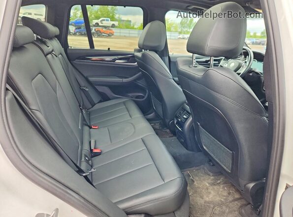 5UXTR9C55KLP92824 2019 BMW X3 White Vista interior trasera