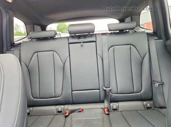 5UXTR9C55KLP92824 2019 BMW X3 White Vista de los asientos traseros