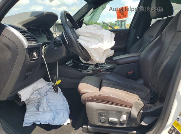 5UXTR9C56JLC72603 2018 BMW X3 White Вид салону спереду