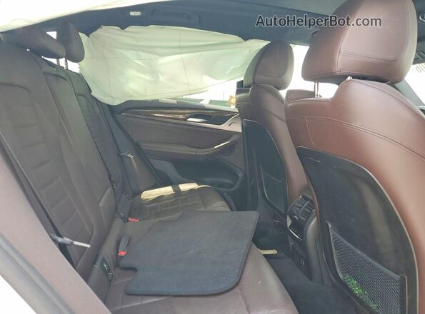 5UXTR9C56JLC72603 2018 BMW X3 White Вид задньої частини салону