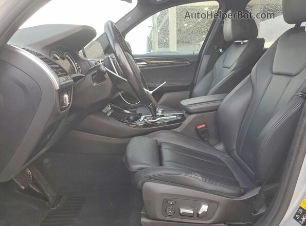 5UXTR9C56JLC73007 2018 BMW X3 Silver წინა სალონის ხედი