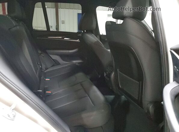 5UXTR9C56JLD67811 2018 BMW X3 White Vista interior trasera