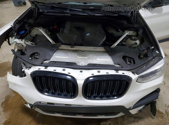 5UXTR9C56JLD67811 2018 BMW X3 White Vista del compartimento del motor