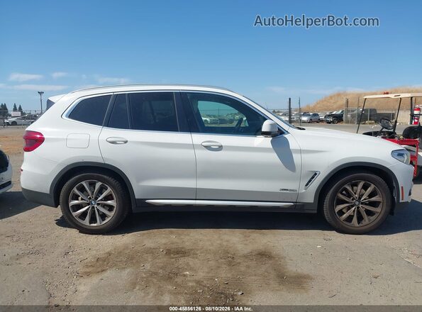 5UXTR9C57JLC80676 2018 BMW X3 White Widok wnętrza z tyłu
