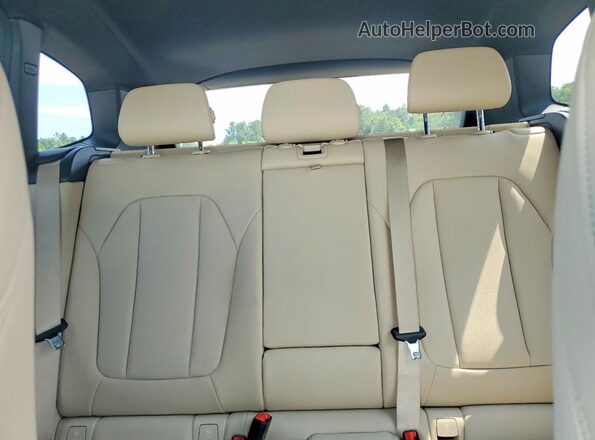 5UXTR9C57KLP84093 2019 BMW X3 White Widok tylnych siedzeń