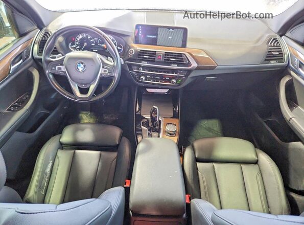 5UXTR9C58JLD62545 2018 BMW X3 White Вид панелі приладів