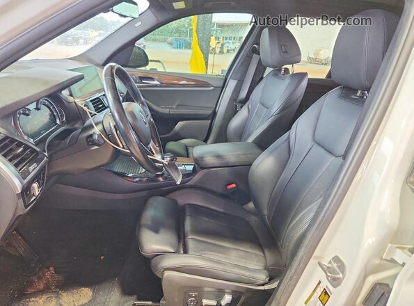 5UXTR9C58JLD62545 2018 BMW X3 White Вид салону спереду