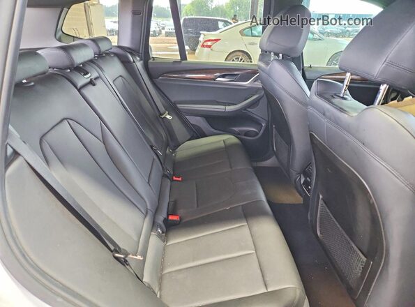 5UXTR9C58JLD62545 2018 BMW X3 White Вид задньої частини салону