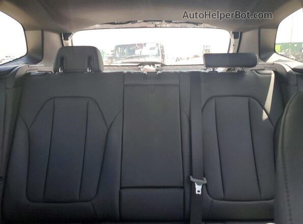 5UXTR9C58KLR05049 2019 BMW X3 White Вид задніх сидінь