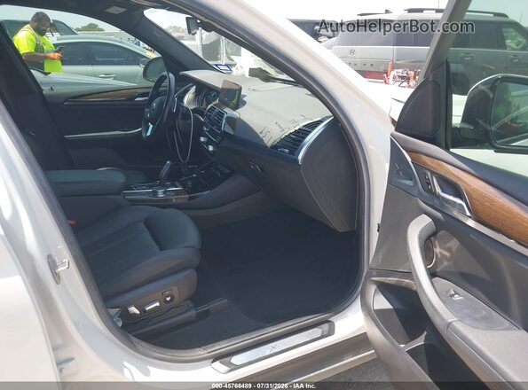 5UXTR9C59KLR07070 2019 BMW X3 White Սալոնի դիմացի տեսք
