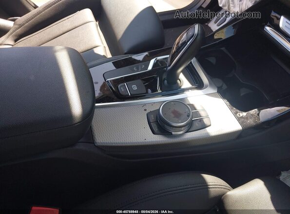 5UXTS3C51KLR72559 2019 BMW X3 White 360 interior view