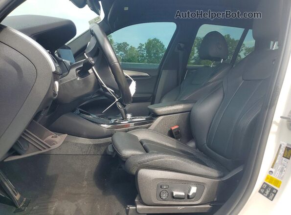 5UXTS3C5XK0Z08036 2019 BMW X3 White Front interior view