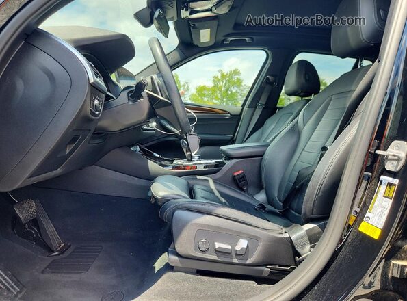5UXTY3C02M9E50657 2021 BMW X3 Black Вид салону спереду