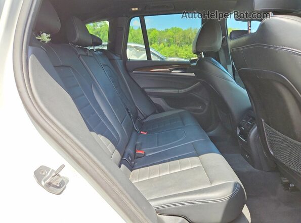5UXTY3C03L9B17172 2020 BMW X3 White Вид задньої частини салону