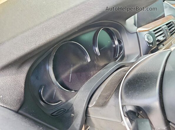 5UXTY3C03M9F57698 2021 BMW X3 White Instrument cluster view