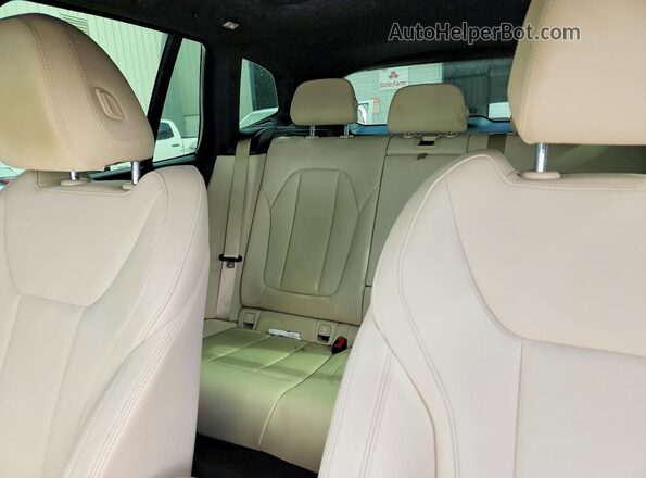 5UXTY3C03M9F57698 2021 BMW X3 White Rear seats view