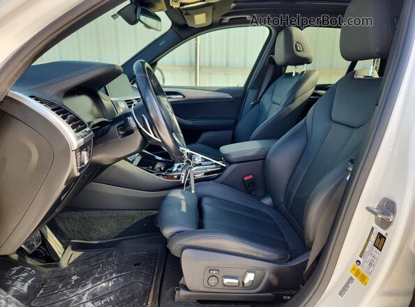 5UXTY3C03M9H57707 2021 BMW X3 Белый Вид салона спереди