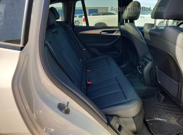 5UXTY3C03M9H57707 2021 BMW X3 Белый Вид задней части салона