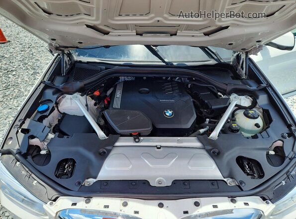 5UXTY5C00M9G26357 2021 BMW X3 White Vista interior trasera