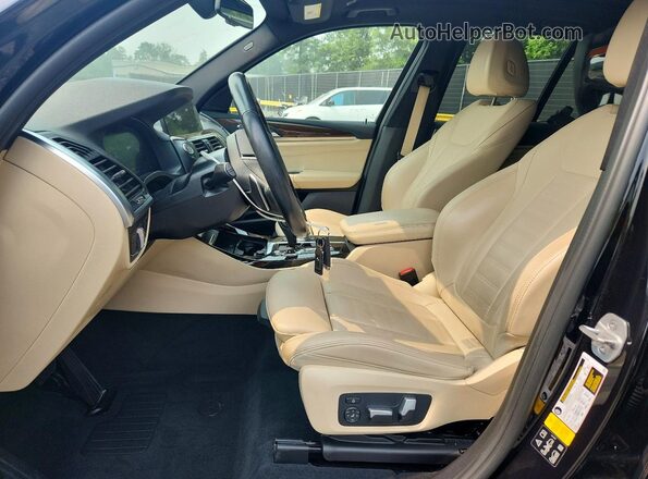 5UXTY5C02M9E84805 2021 BMW X3 Черный Вид салона спереди