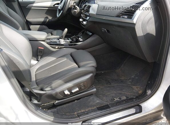 5UXTY5C03M9F95900 2021 BMW X3 Silver Widok wnętrza z przodu