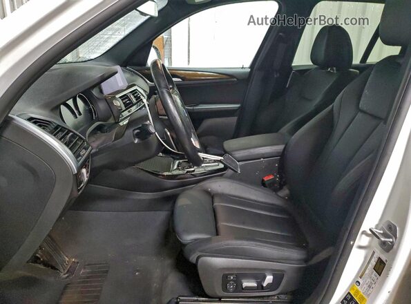 5UXTY5C05M9E81199 2021 BMW X3 White Front interior view