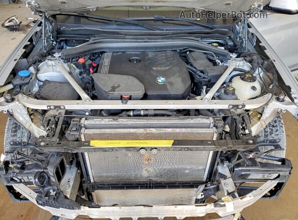 5UXTY5C06L9C04009 2020 BMW X3 Silver Vista del compartimento del motor