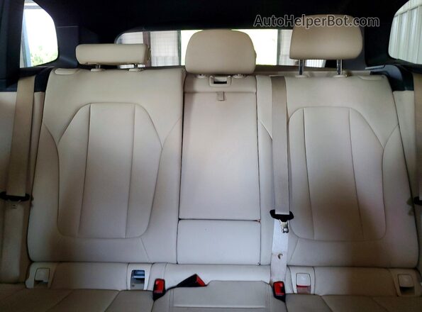 5UXTY5C06L9C04009 2020 BMW X3 Silver Vista de los asientos traseros