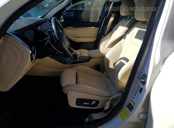 5UXTY5C06L9C90325 2020 BMW X3 White Սալոնի դիմացի տեսք