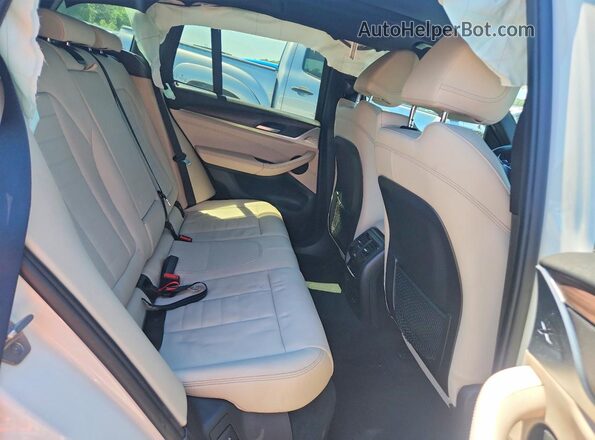 5UXTY5C07M9E14801 2021 BMW X3 Белый Вид задней части салона