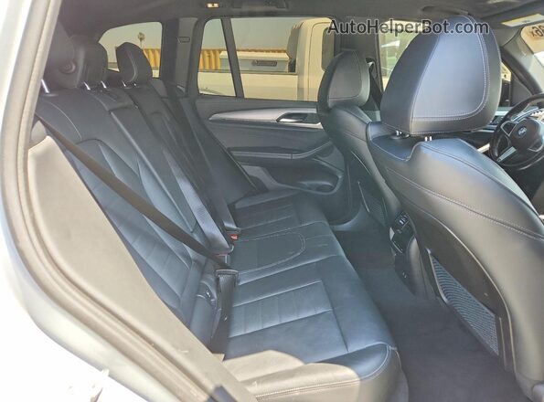 5UXTY5C0XM9H61636 2021 BMW X3 Silver Вид задньої частини салону