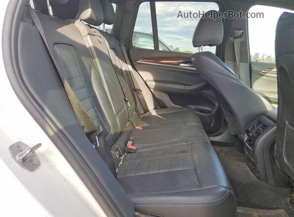 5UXTY9C03LLE60392 2020 BMW X3 White Vista interior trasera