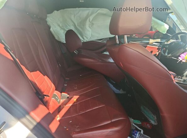5UXUJ3C53KLG53660 2019 BMW X4 White Widok tylnych siedzeń