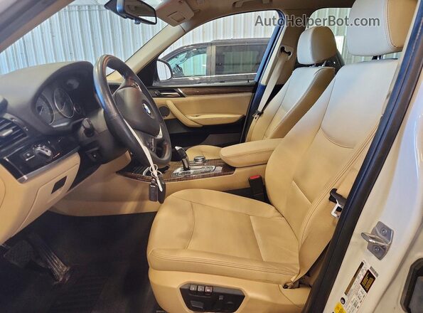 5UXWX7C32H0U44057 2017 BMW X3 Белый Вид салона спереди