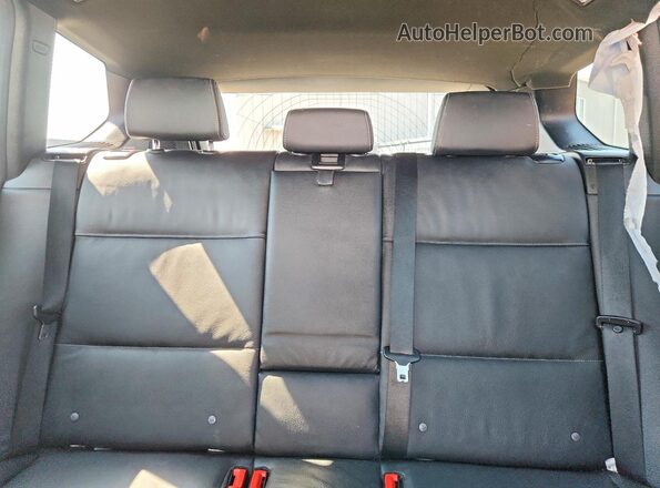 5UXWX7C54G0K37072 2016 BMW X3 White Vista de los asientos traseros